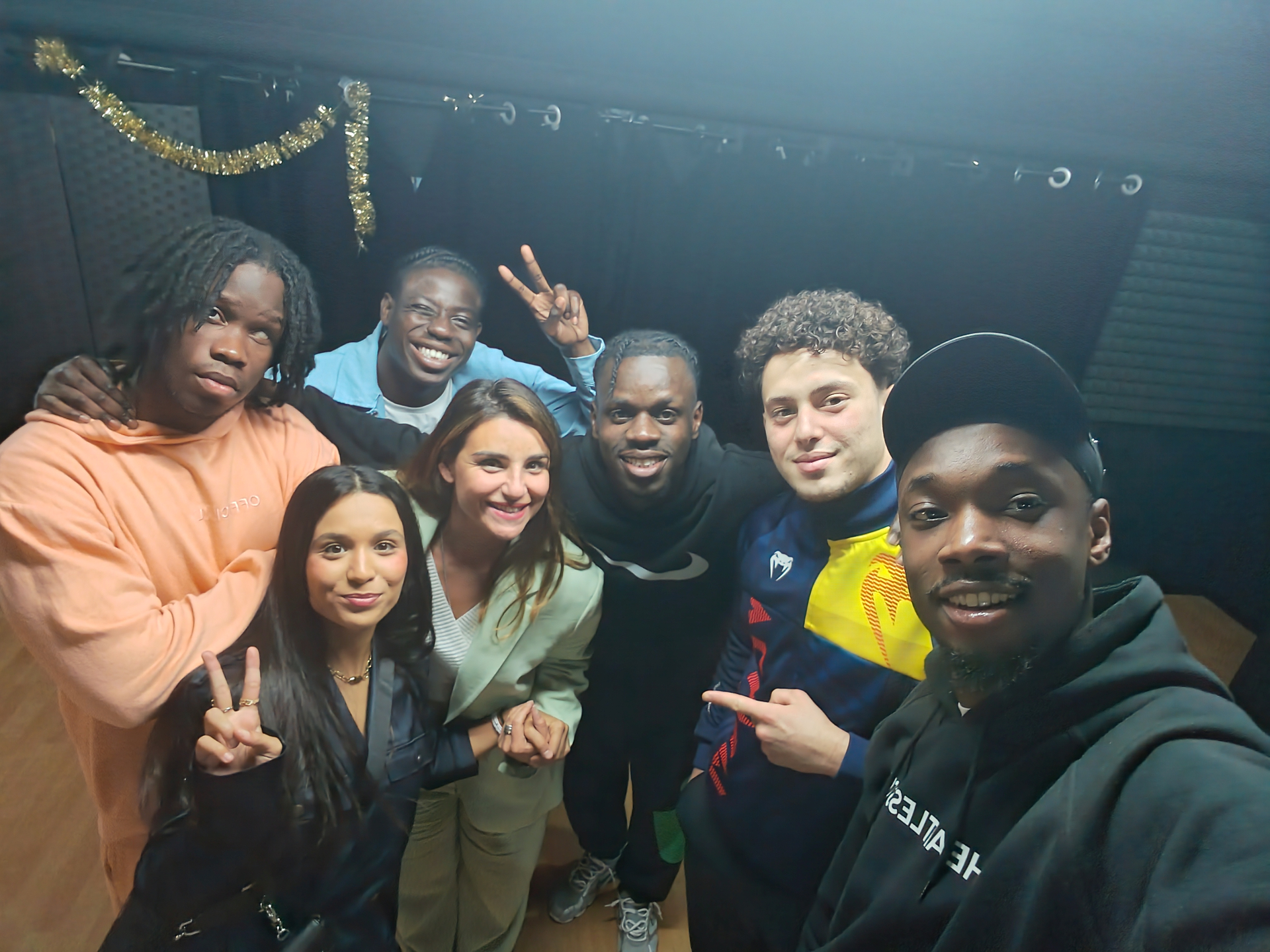 Promotion — Moment d'équipe au studio